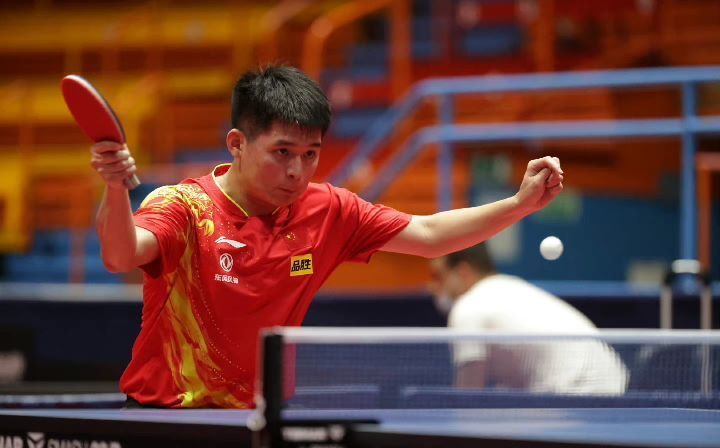 她依然保持 她依然保持